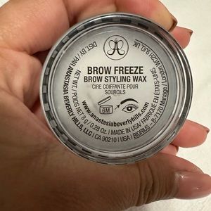 Anastasia Beverly Hills brow freeze